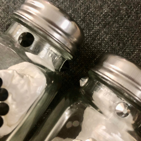 Salt and pepper shakers with flatback rhinestones - Picture 3 of 8
